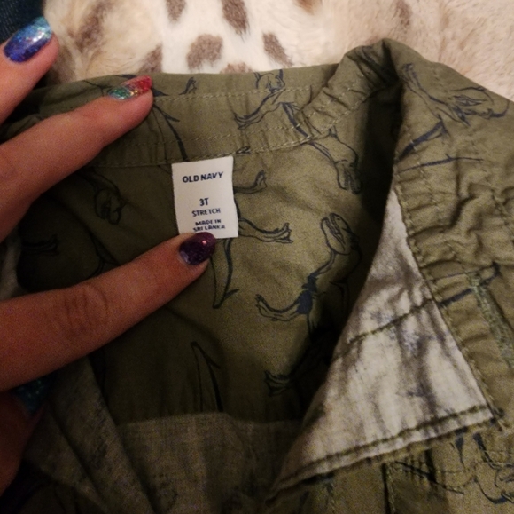 3t old navy bundle 2 jeans, 3 shirts - Picture 4 of 4